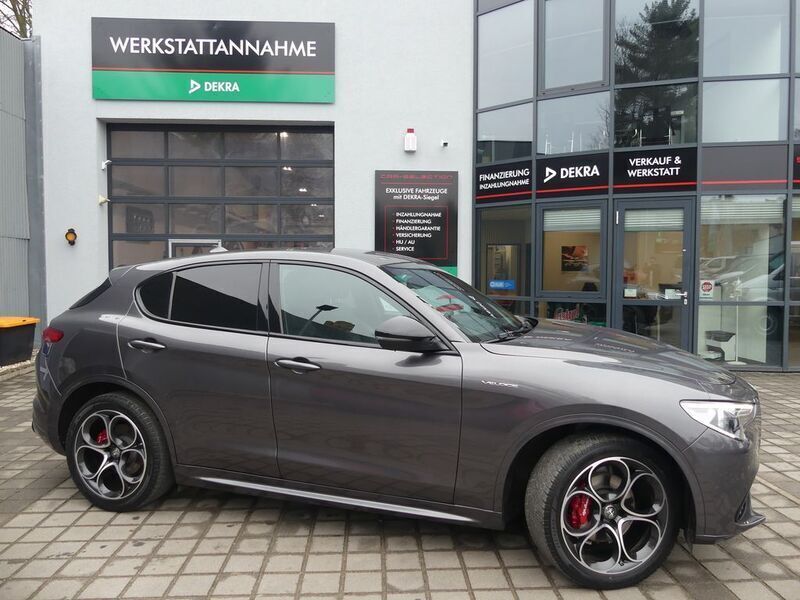 Grigio vesuvio (metallic) Gebraucht 2022 Alfa Romeo Stelvio Veloce SUV | 33.800 € (Superpreis) - Bild 1/4