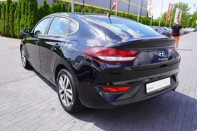 Gebraucht Hyundai i30 120 PS (88 kW) 2019 Phantomblackmet. Limousine