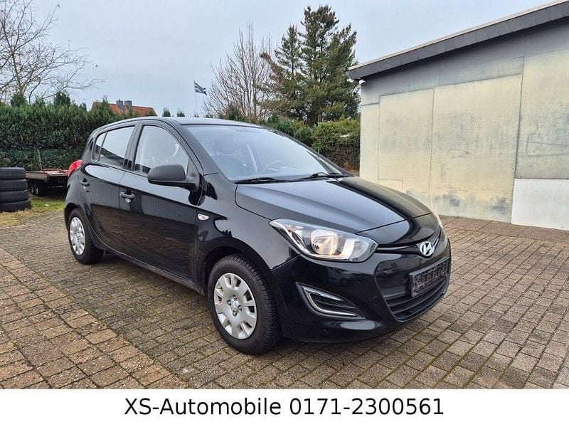 Schwarz Gebraucht 2014 Hyundai i20 Limousine | 2.999 € (Guter Preis) - Bild 1/4