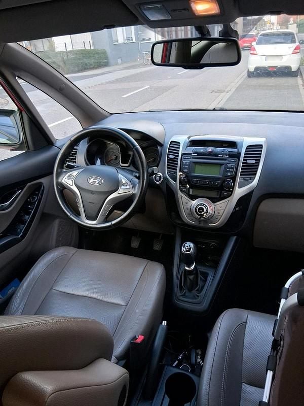 Gebraucht Hyundai ix20 90 PS (66 kW) 2012 Rot Kleinwagen