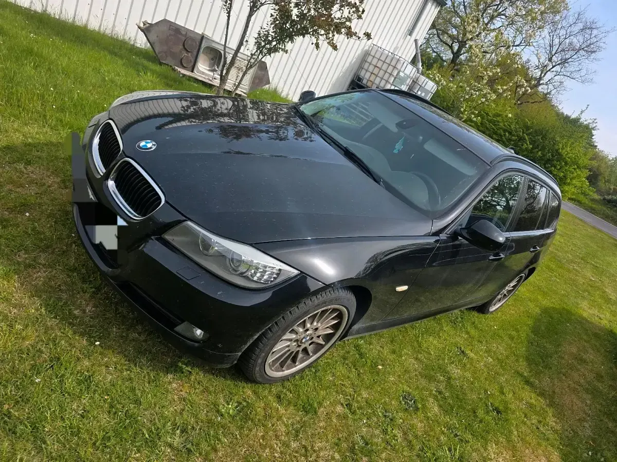 Gebraucht BMW 318 143 PS (105 kW) 2011 Schwarz Kombi