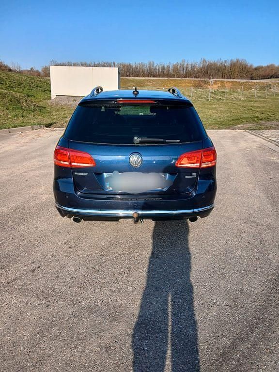 Gebraucht VW Passat Highline 299 PS (219 kW) 2014 Blau Limousine