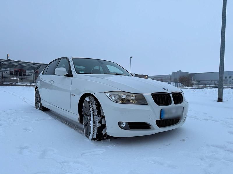 Gebraucht BMW 320 170 PS (125 kW) 2009 Weiß Limousine