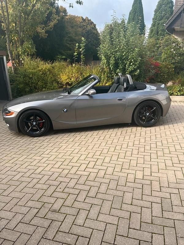 Silber Gebraucht 2003 BMW Z4 Cabrio | 9.490 € (Etwas zu teuer) - Bild 1/4