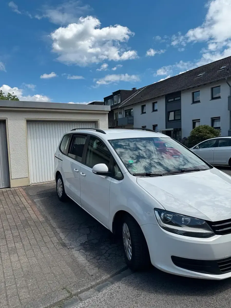 Gebraucht VW Sharan 140 PS (102 kW) 2013 Weiß Van / Kleinbus