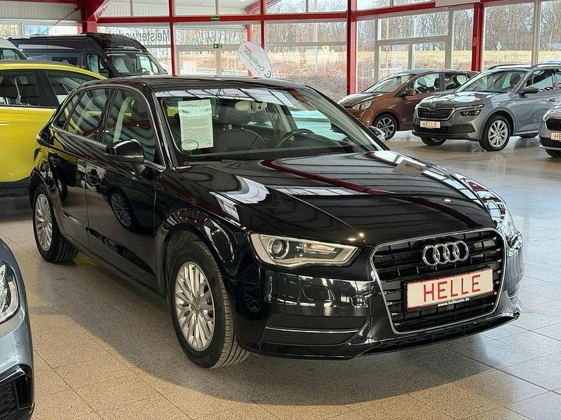 Gebraucht Audi A3 Ambiente 140 PS (102 kW) 2014 Phantomschwarz (metallic) Limousine
