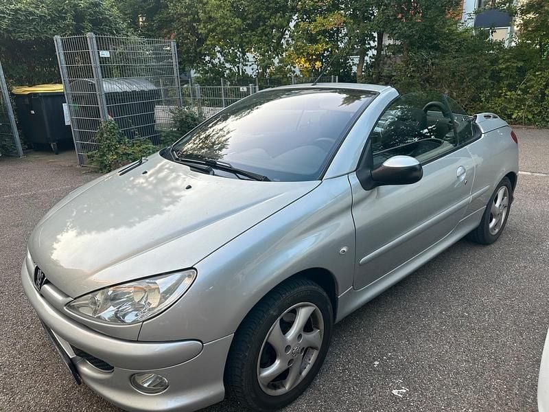 Grau Gebraucht 2006 Peugeot 206 CC Cabrio | 3.299 € (Teuer) - Bild 1/4