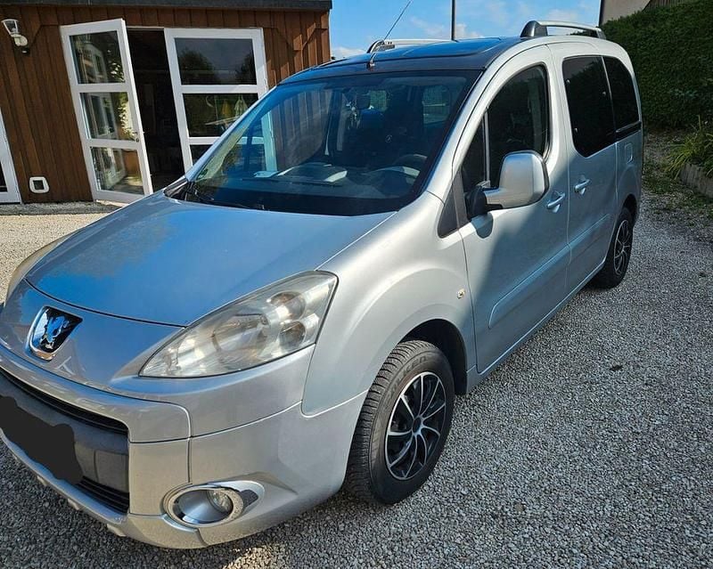 Silber Gebraucht 2011 Peugeot Partner Tepee Family Van / Kleinbus | 3.600 € (Guter Preis) - Bild 1/4