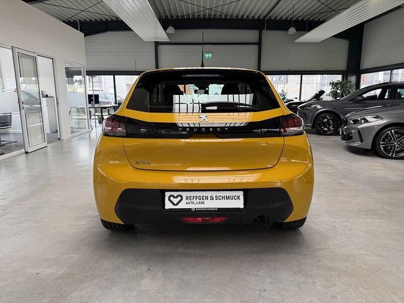 Gebraucht Peugeot 208 Active 101 PS (74 kW) 2024 Gelb Kleinwagen
