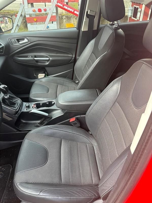 Gebraucht Ford Kuga Titanium 150 PS (110 kW) 2015 Rot SUV