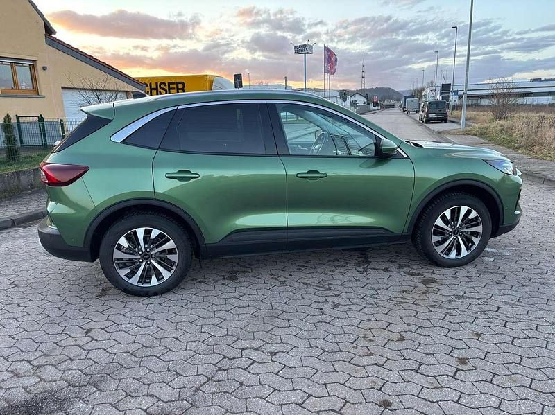 Gebraucht Ford Kuga Titanium 242 PS (177 kW) 2024 Grün SUV