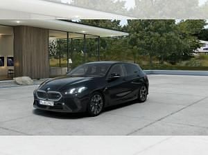 Neu BMW M135 300 PS (220 kW) 2026 Schwarz (saphirschwarz metallic) Kleinwagen