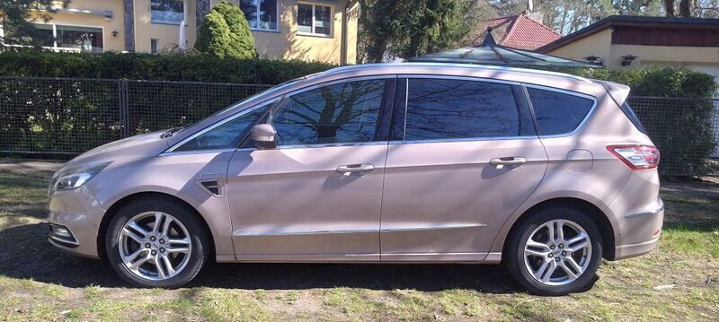 Grau Gebraucht 2018 Ford S-MAX Vignale Van / Kleinbus | 15.900 € (Guter Preis) - Bild 1/4
