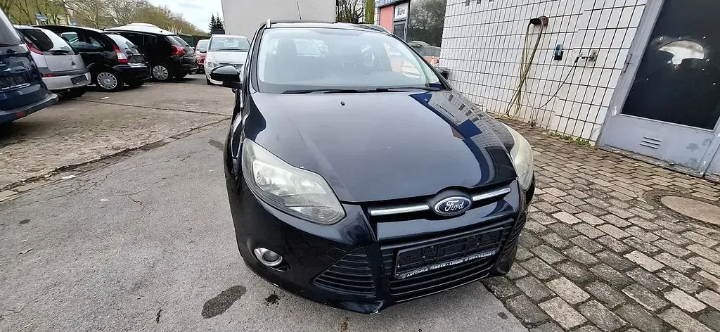 Gebraucht Ford Focus 116 PS (85 kW) 2012 Schwarz Limousine