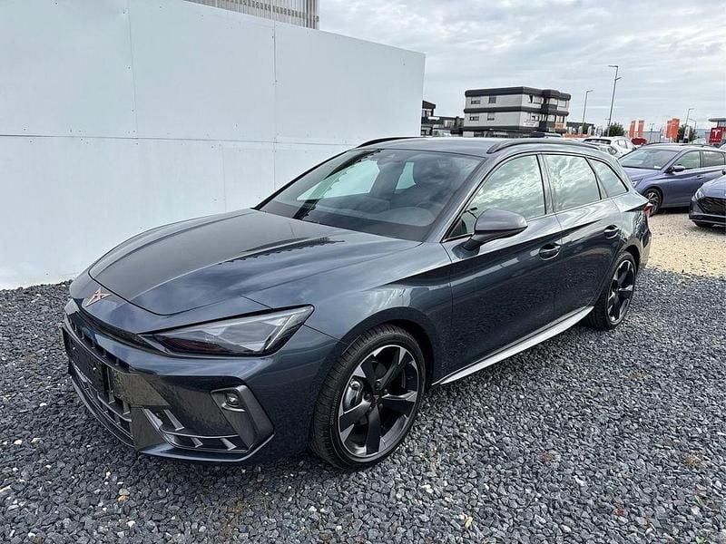 Neu Cupra Leon 150 PS (110 kW) 2025 Grau Limousine