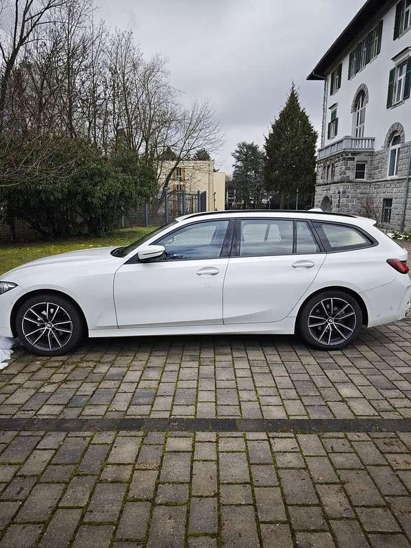 Gebraucht BMW 320 184 PS (135 kW) 2023 Weiß Kombi