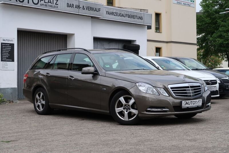 Grau Gebraucht 2011 Mercedes E220 Kombi | 5.950 € (Guter Preis) - Bild 1/4