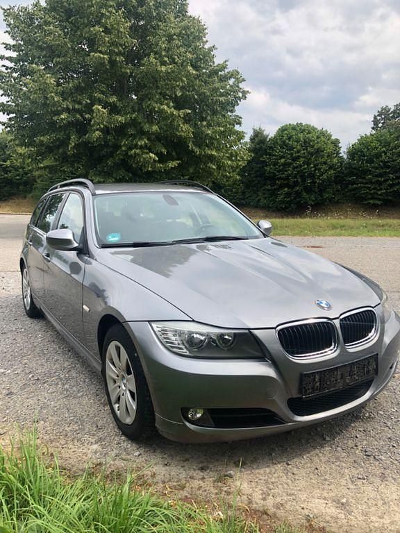 Grau Gebraucht 2010 BMW 318 Kombi | 3.400 € (Superpreis) - Bild 1/4