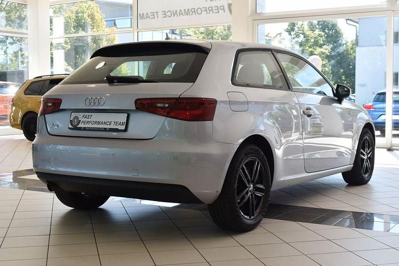 Gebraucht Audi A3 Attraction 110 PS (80 kW) 2015 Silber Limousine
