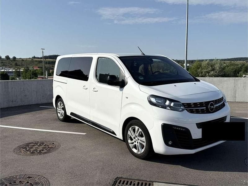Weiß Gebraucht 2021 Opel Zafira Life Selection Van / Kleinbus | 22.000 € (Superpreis) - Bild 1/4
