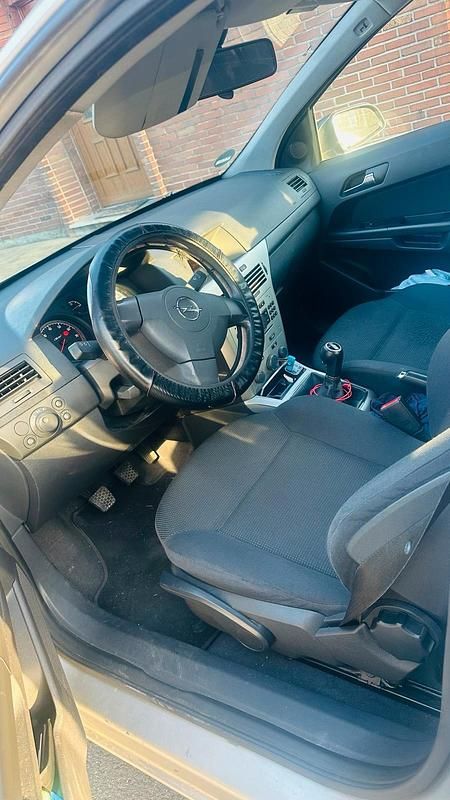 Gebraucht Opel Astra 90 PS (66 kW) 2009 Grau Limousine