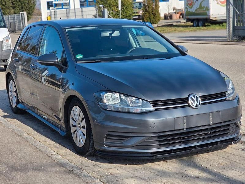 Gebraucht VW Golf VII Trendline 110 PS (80 kW) 2017 Grau Limousine