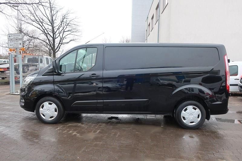 Używany Ford Transit Custom Trend 131 KM (96 kW) 2021 Czarny Sedan/Limuzyna
