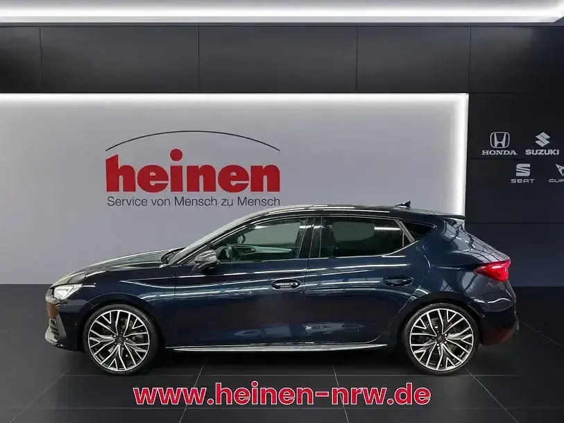 Używany Cupra Leon VZ 300 KM (220 kW) 2022 Niebieski Sedan/Limuzyna