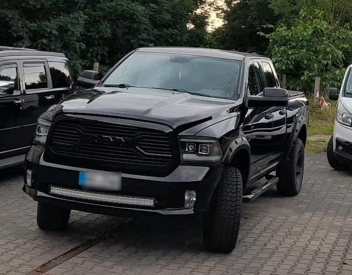 Schwarz Gebraucht 2015 Dodge Ram Abholung | 26.500 € (Fairer Preis) - Bild 1/4