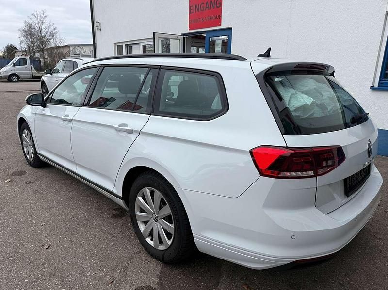 Gebraucht VW Passat Conceptline 150 PS (110 kW) 2022 Gletscherweiß metallic Kombi