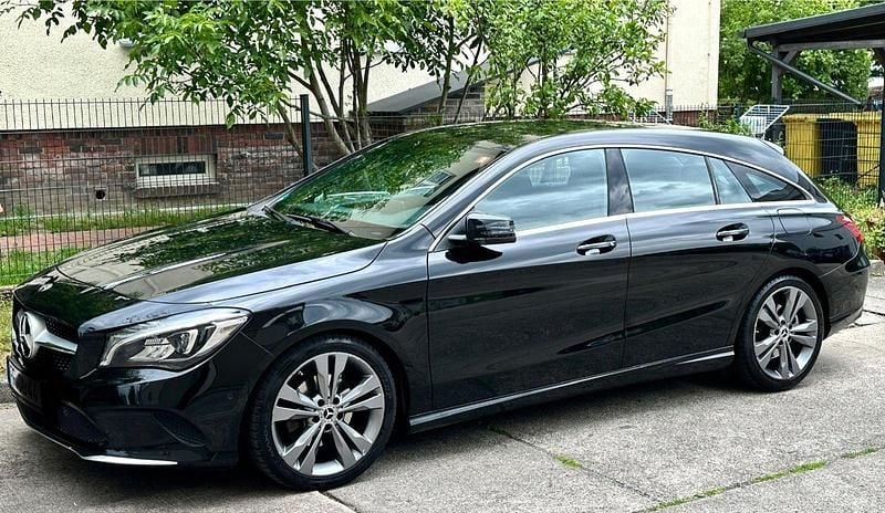 Schwarz Gebraucht 2019 Mercedes CLA200 Shooting Brake Kombi | 18.800 € (Superpreis) - Bild 1/4
