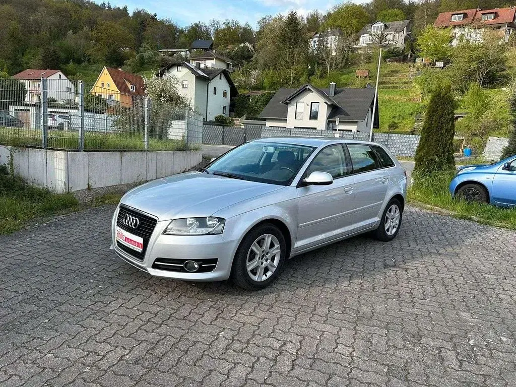 Gebraucht Audi A3 Attraction 140 PS (102 kW) 2011 Silber Kleinwagen