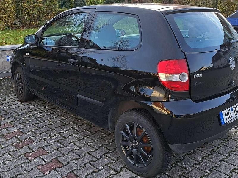 Gebraucht VW Fox 54 PS (39 kW) 2007 Schwarz Kleinwagen