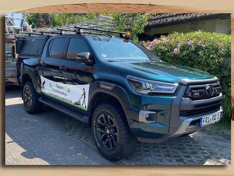 Grün Gebraucht 2021 Toyota HiLux Abholung | 51.200 € (Etwas zu teuer) - Bild 1/4