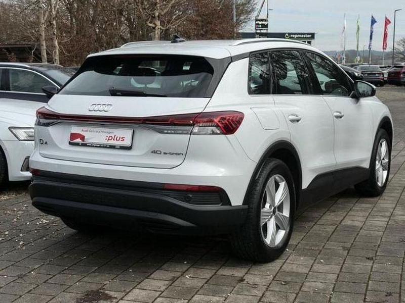 Gebraucht Audi e-tron 150 kW (204 PS) 2022 Gletscherweiß (metallic) SUV