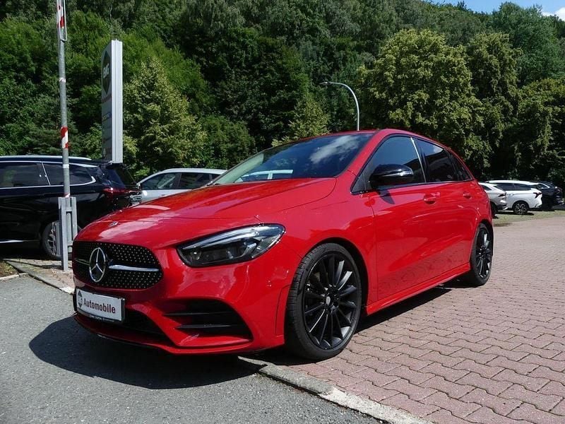 Rot Gebraucht 2019 Mercedes B220 AMG line Van / Kleinbus | 20.990 € (Fairer Preis) - Bild 1/4