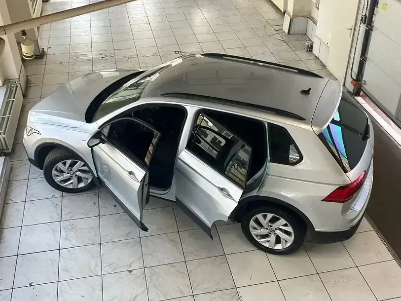 Gebraucht VW Tiguan Life 150 PS (110 kW) 2023 Reflexsilber (metallic) SUV