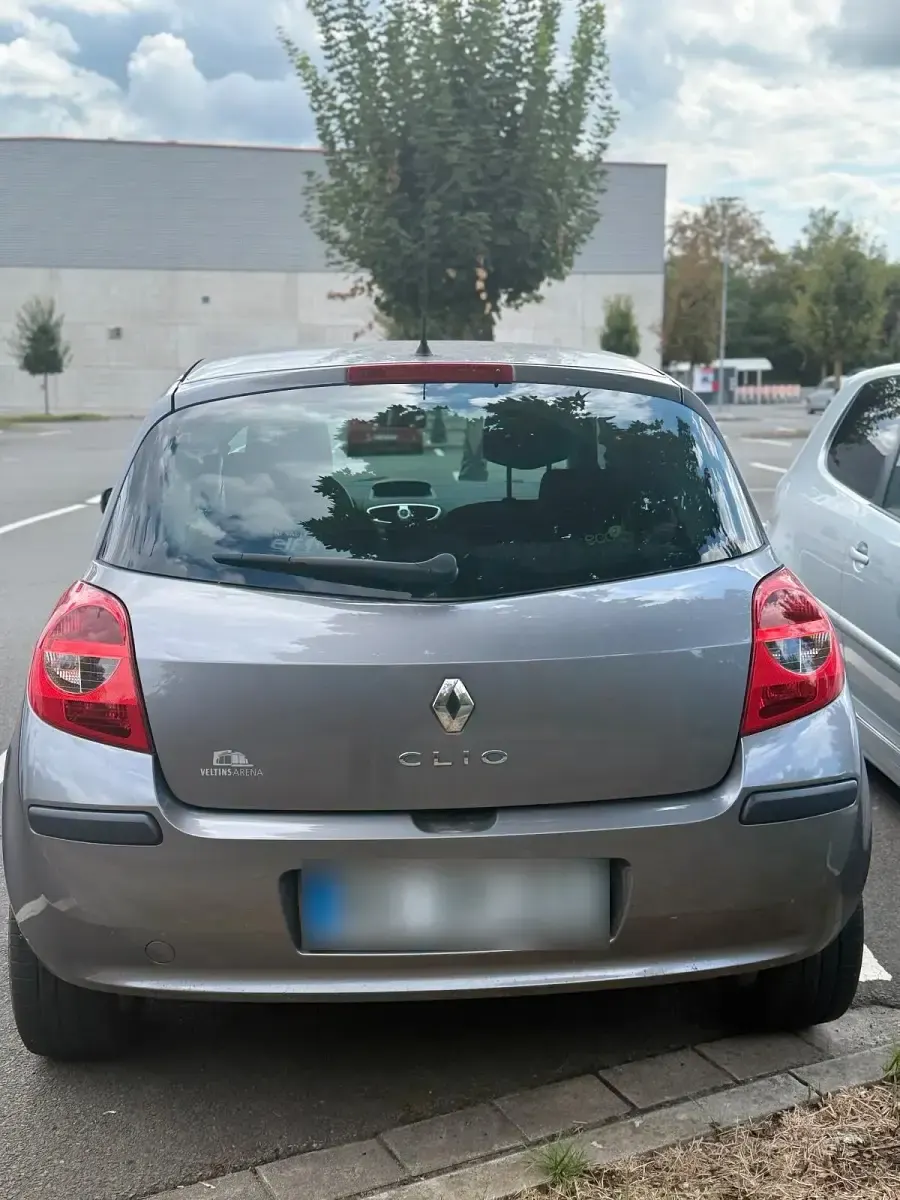 Gebraucht Renault Clio II 75 PS (55 kW) 2008 Grau Limousine