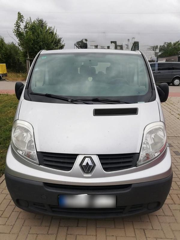Second-hand Renault Trafic 112 CP (82 kW) 2011 Gri Monovolum