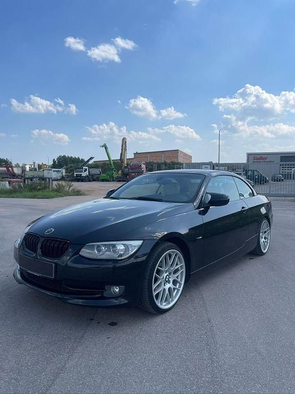 Schwarz Gebraucht 2011 BMW 320 Cabriolet Sport Line Cabrio | 9.000 € (Guter Preis) - Bild 1/4