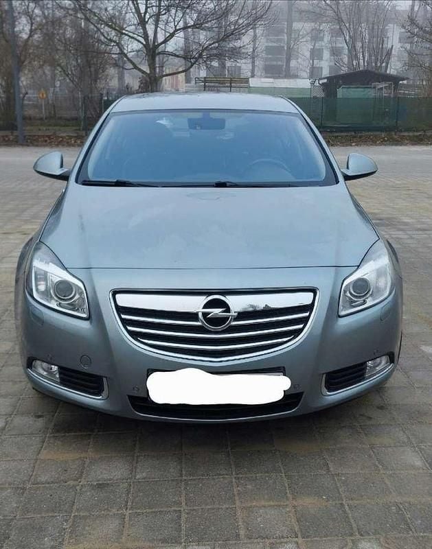 Silber Gebraucht 2011 Opel Insignia Design Edition Limousine | 4.500 € (Guter Preis) - Bild 1/4