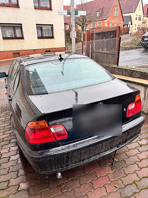 Gebraucht BMW 320 136 PS (100 kW) 2000 Schwarz Limousine