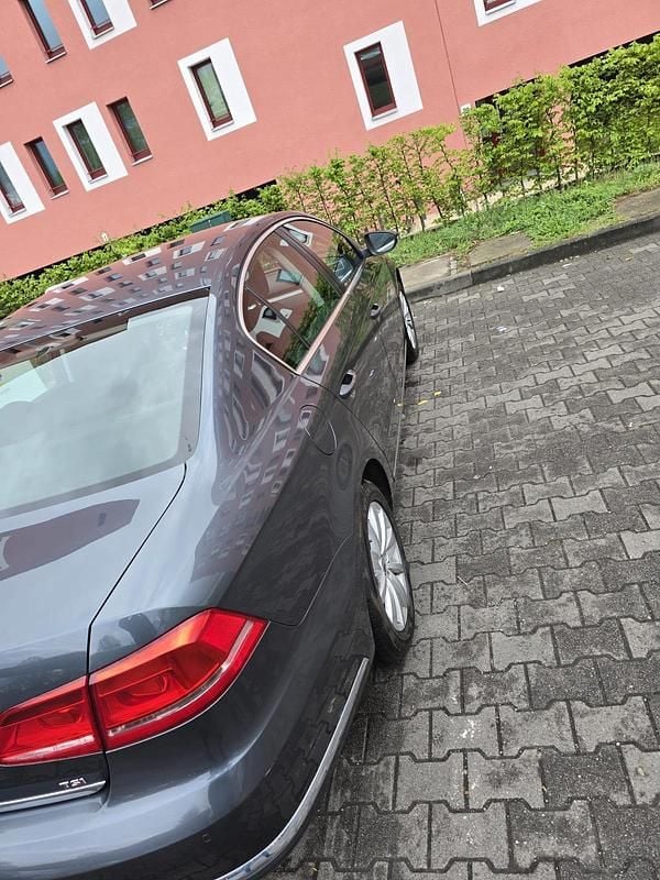 Second-hand VW Passat 160 CP (117 kW) 2013 Gri Berlinǎ