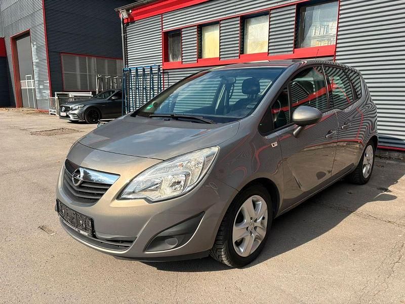 Gebraucht Opel Meriva Edition 110 PS (80 kW) 2010 Braun Van / Kleinbus