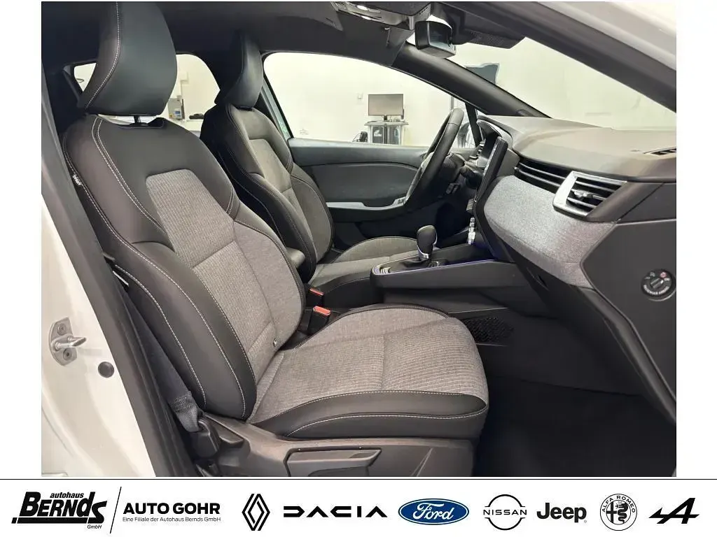Gebraucht Renault Clio V Techno 143 PS (105 kW) 2025 Blanc glacier Limousine