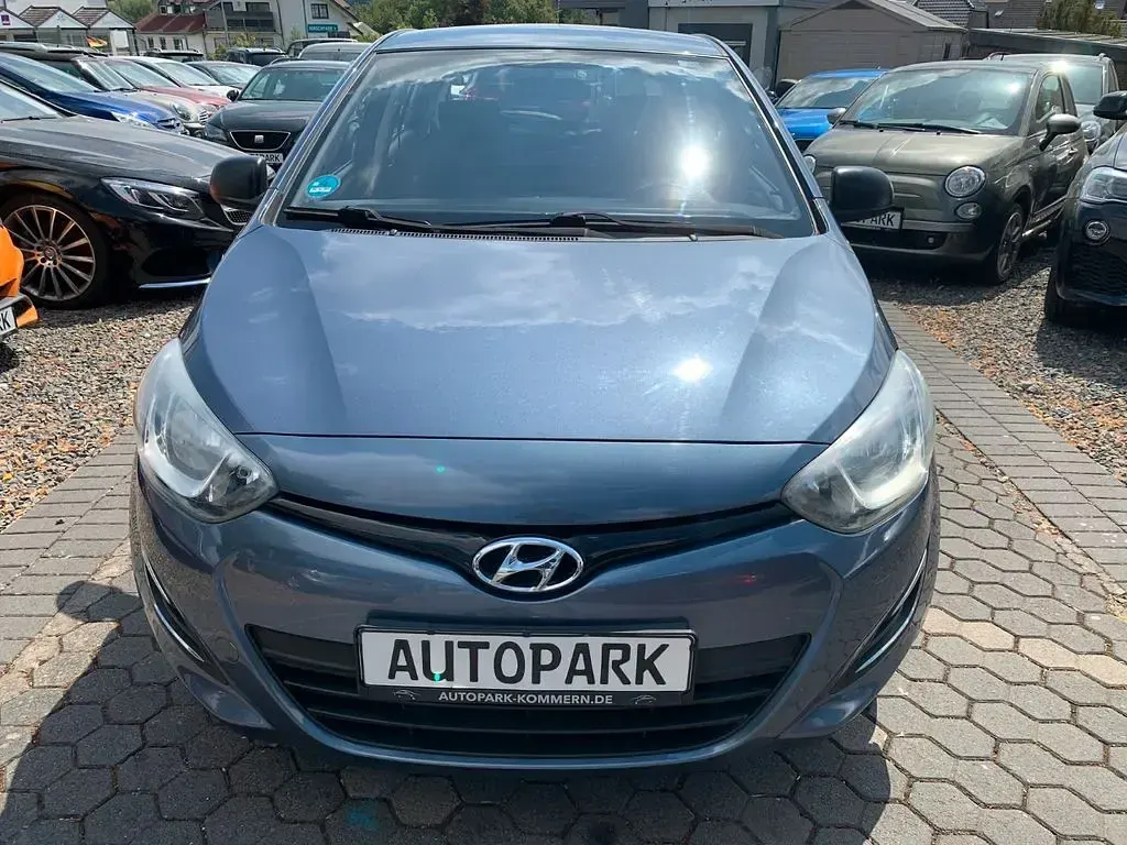 Gebraucht Hyundai i20 Edition 86 PS (63 kW) 2013 Blau Kleinwagen