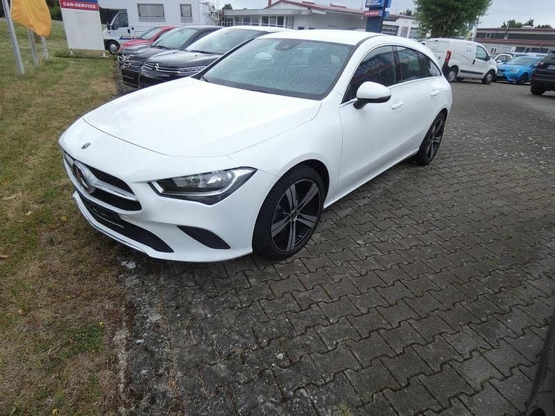 Weiß Gebraucht 2020 Mercedes CLA180 Shooting Brake Kombi | 21.400 € (Fairer Preis) - Bild 1/4