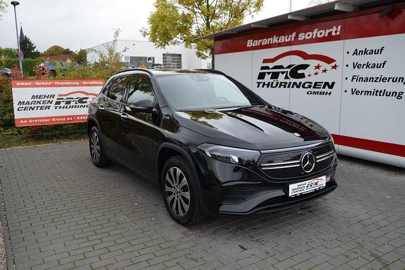 Schwarz Gebraucht 2021 Mercedes EQA250 AMG SUV | 31.990 € (Teuer) - Bild 1/4