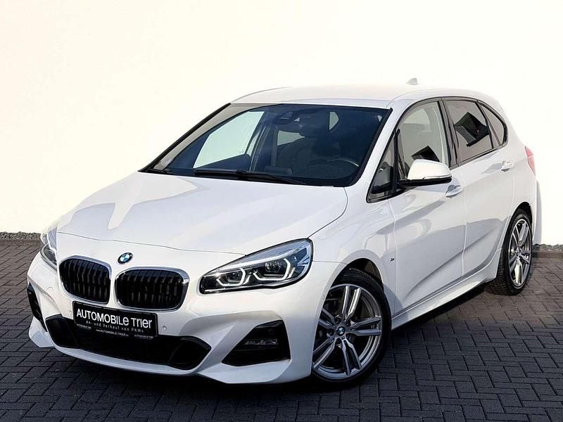 Weiß Gebraucht 2018 BMW 218 M Sport Van / Kleinbus | 20.590 € (Fairer Preis) - Bild 1/4