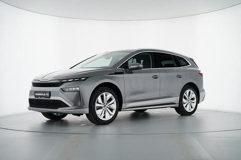 Grau Gebraucht 2025 Skoda Enyaq iV Loft SUV | 39.950 € (Superpreis) - Bild 1/4